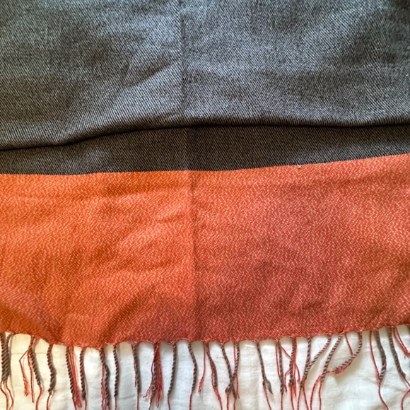 Woman’s GAP Scarf - Picture 4 of 8